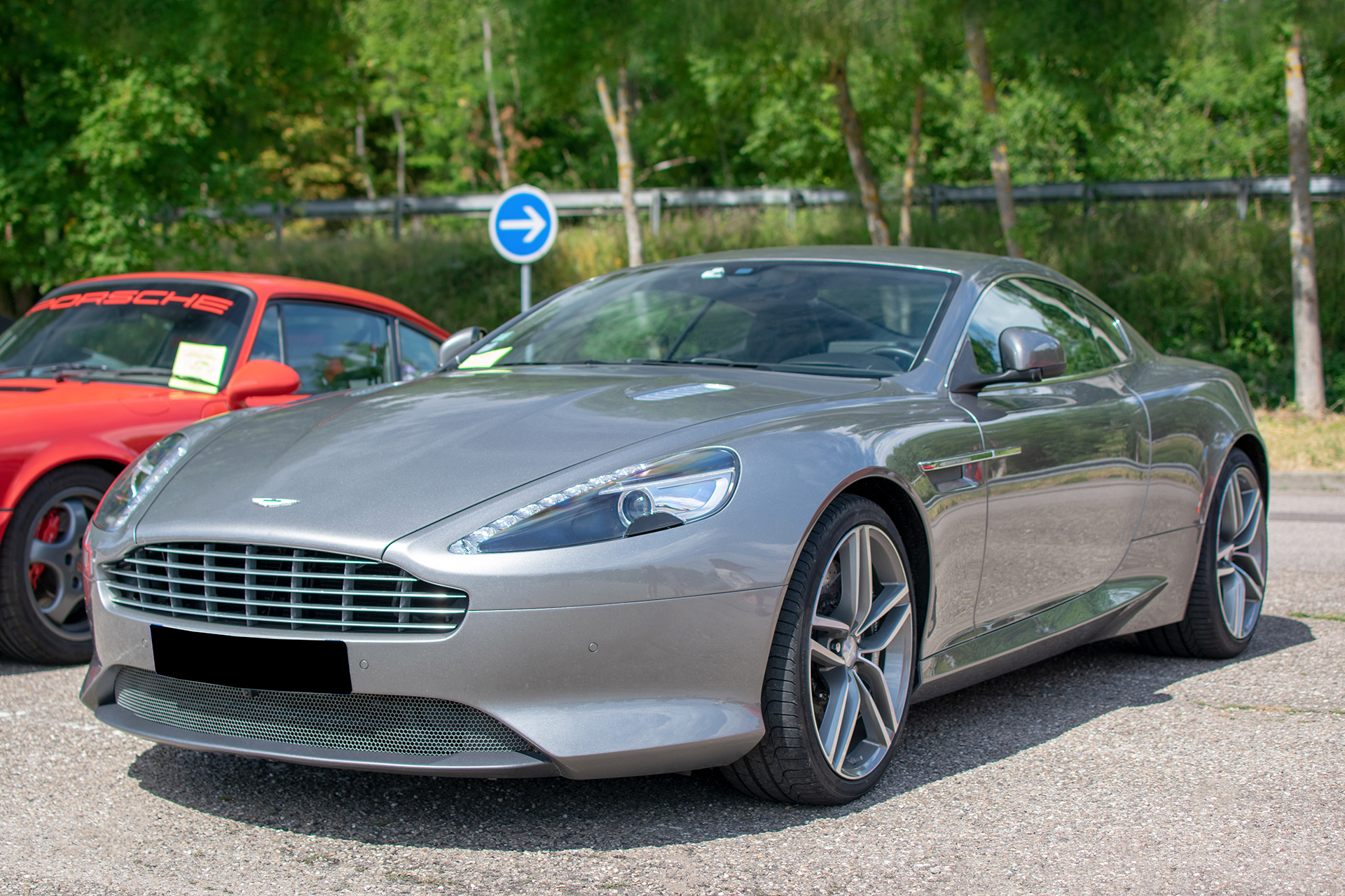 Aston Martin DB9 