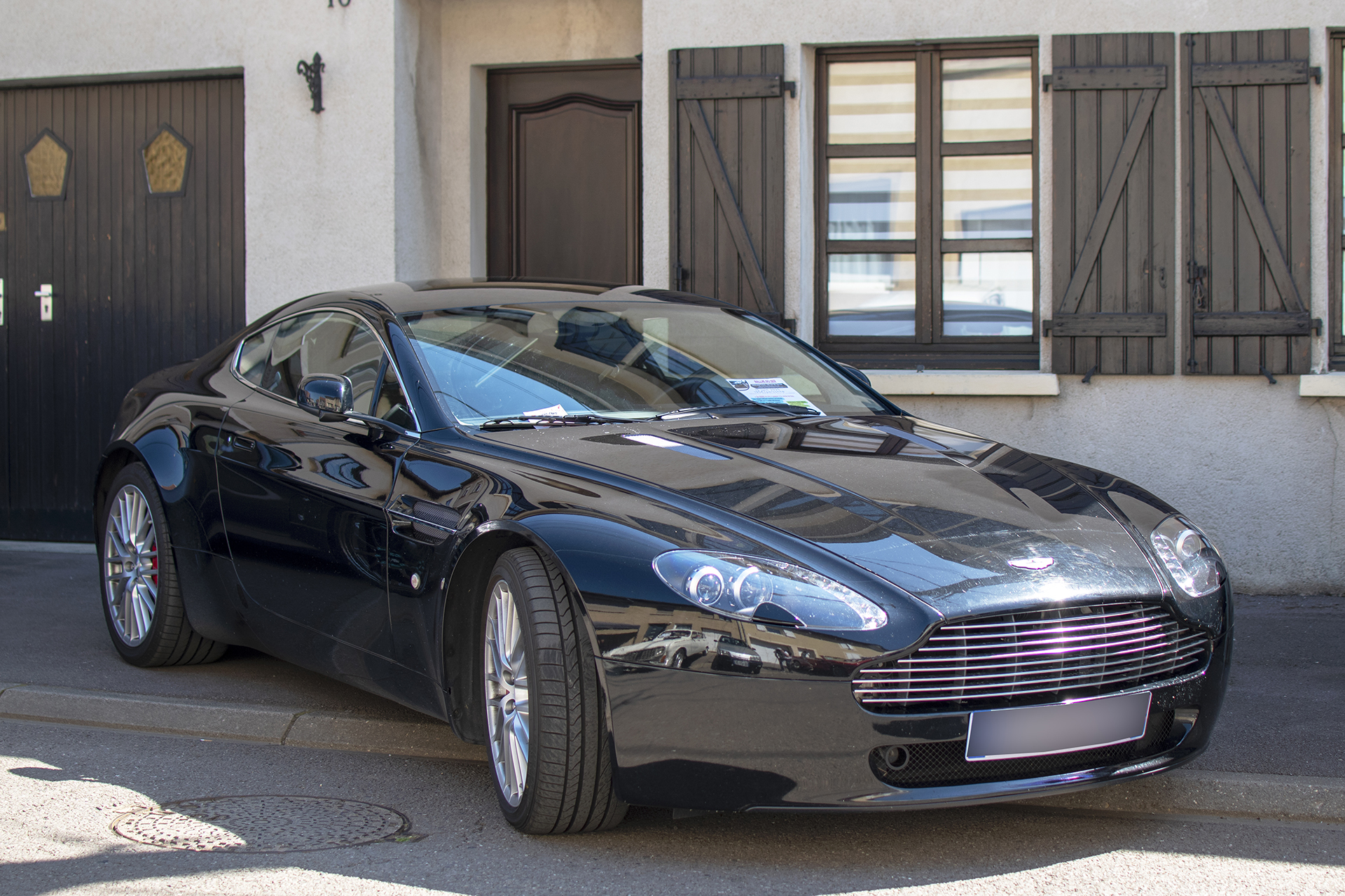  Aston Martin V8 Vantage - Exposition ,Auto / Moto 2025, Oeutrange