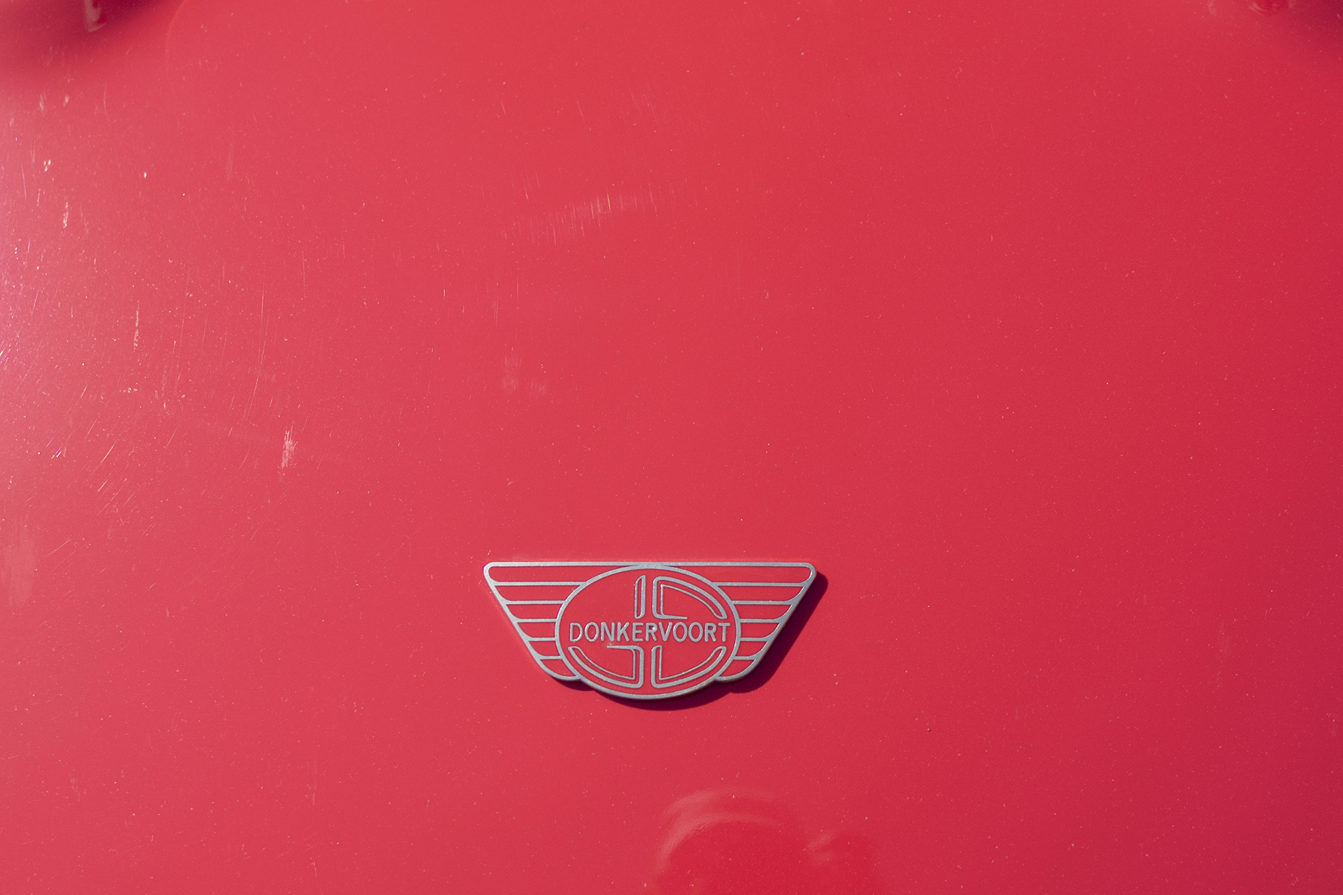 Donkervoort D8 logo - Autos Mythiques 57, Thionville, 2023