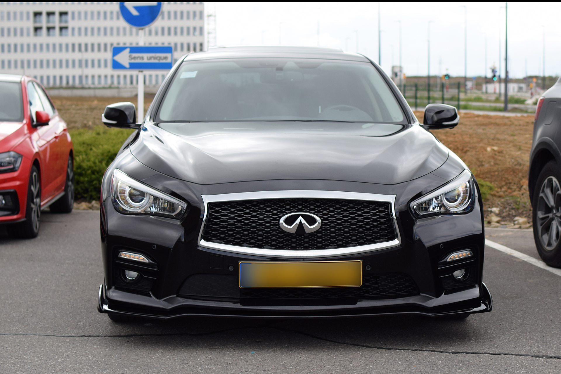 Infiniti Q50 Red Sport front - Cars & Coffee Deluxe Luxembourg Mai 2019