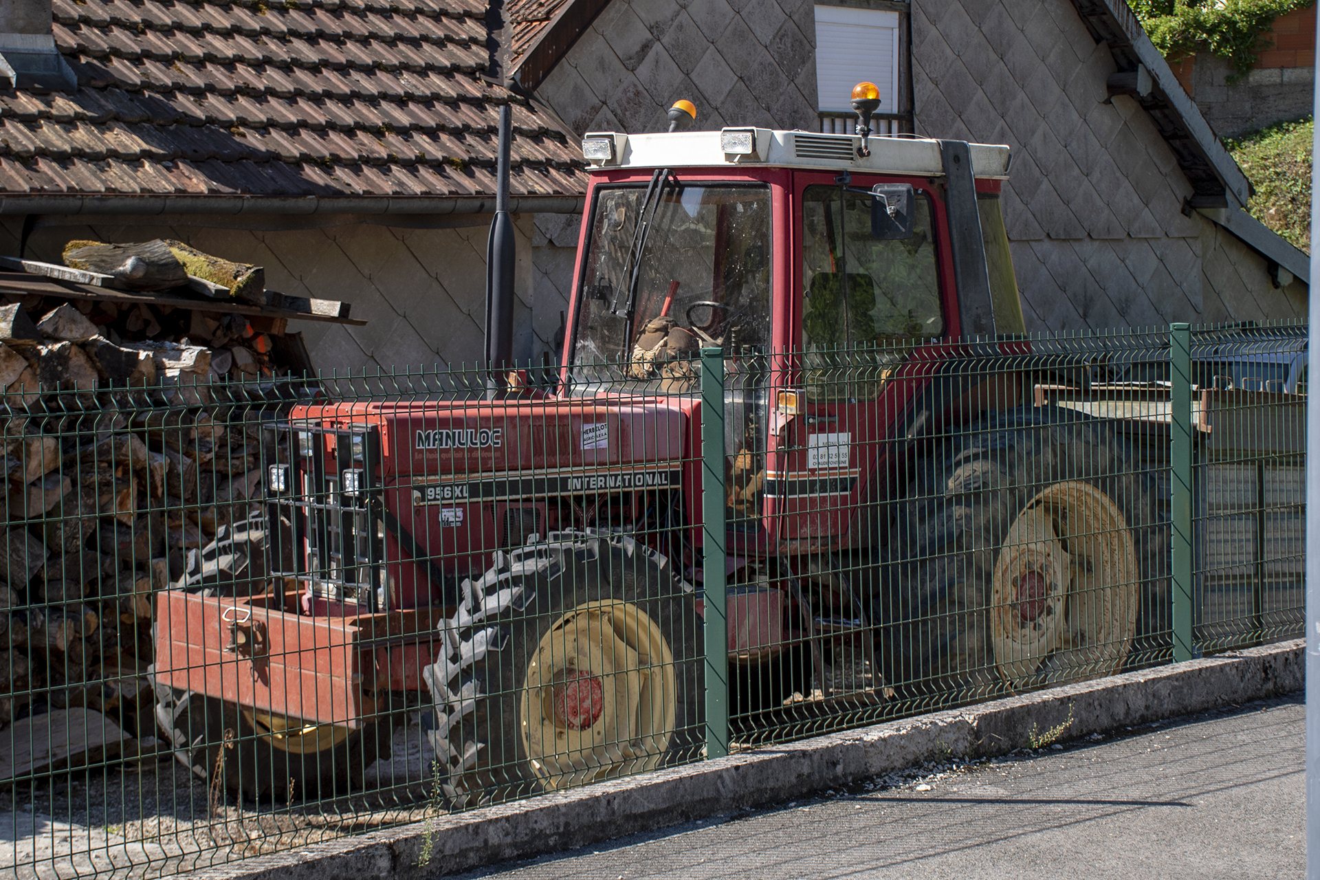 International Harvester 956 