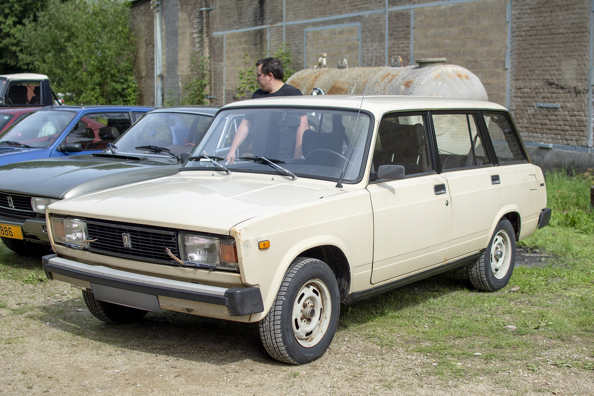 Lada 2104