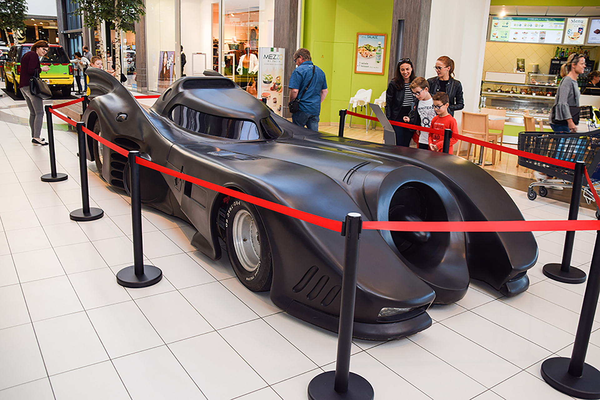  réplique Batmobile 1989 - Exposition ,voitures de films,Leclerc, Thionville, 2018