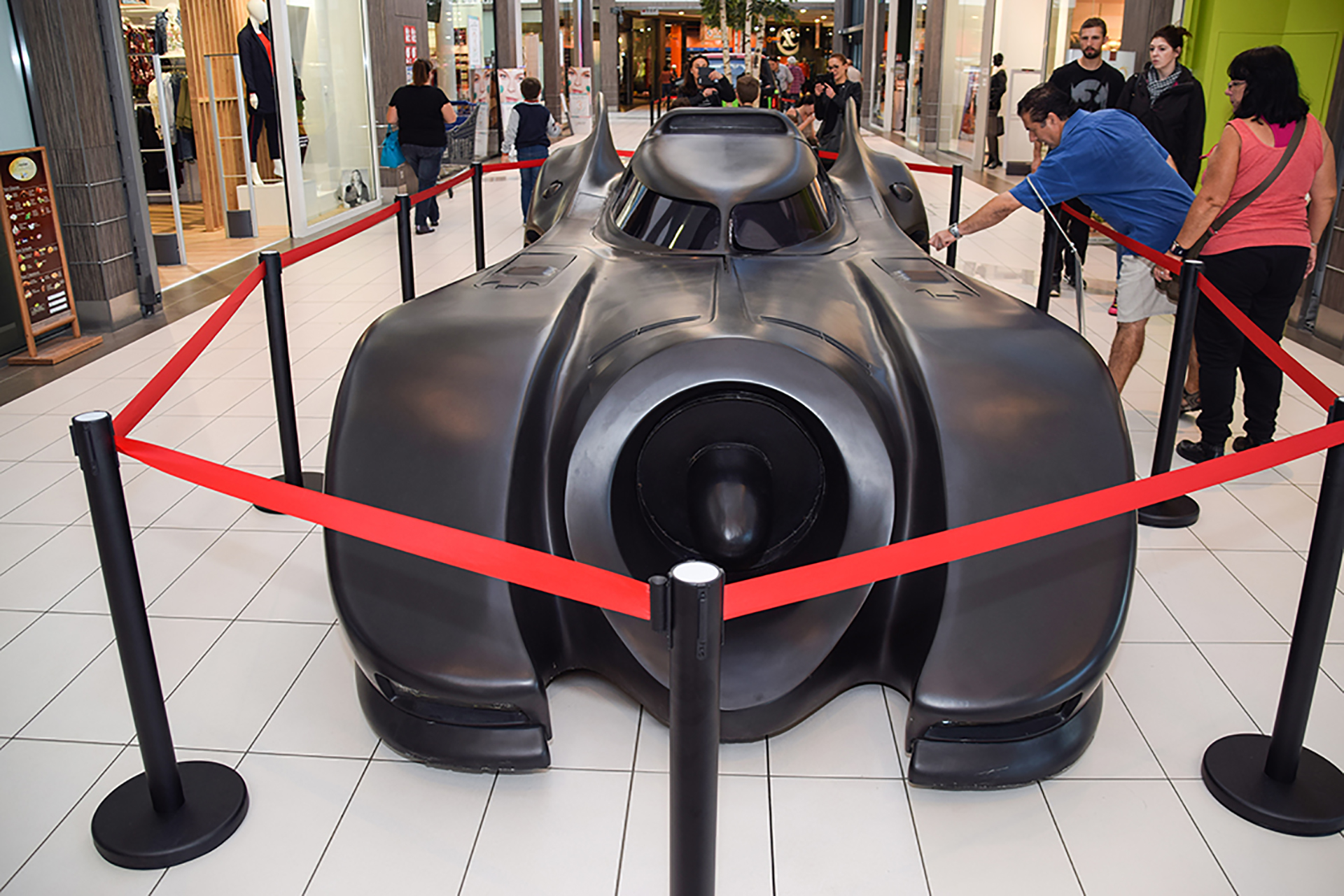  réplique Batmobile 1989 - Exposition ,voitures de films,Leclerc, Thionville, 2018