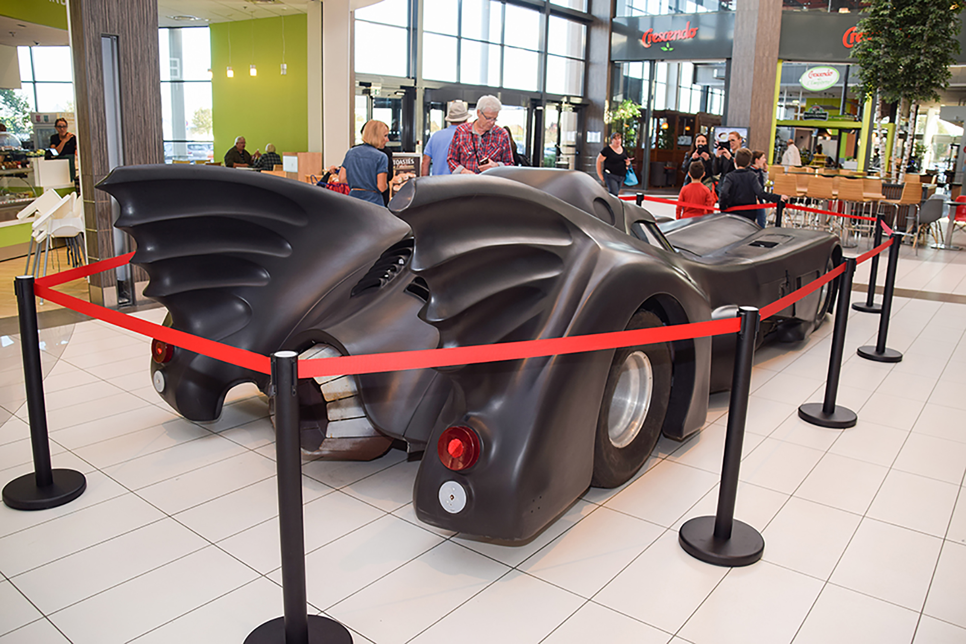 réplique Batmobile 1989 - Exposition ,voitures de films,Leclerc, Thionville, 2018