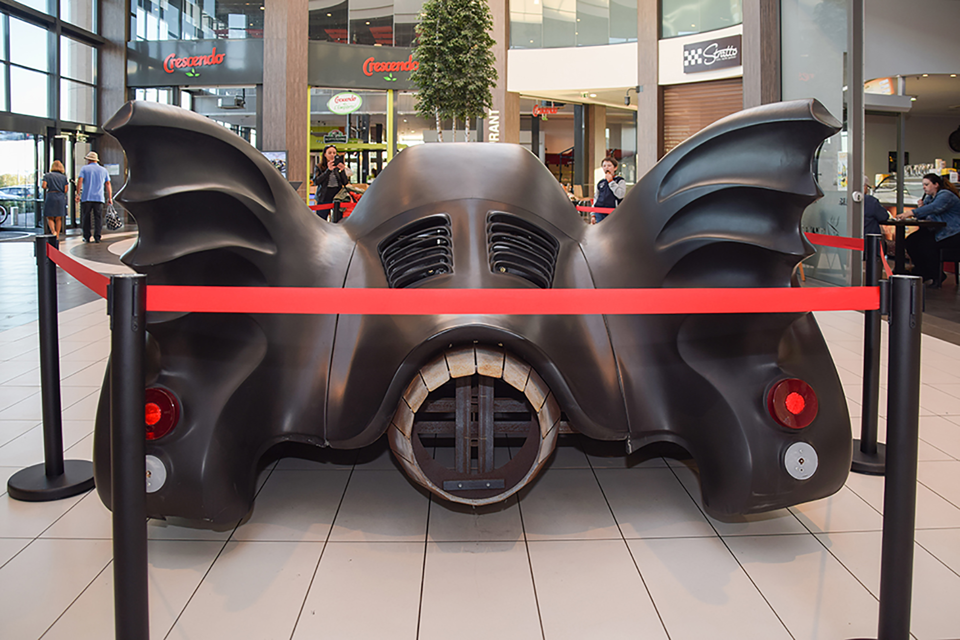  réplique Batmobile 1989 - Exposition ,voitures de films,Leclerc, Thionville, 2018