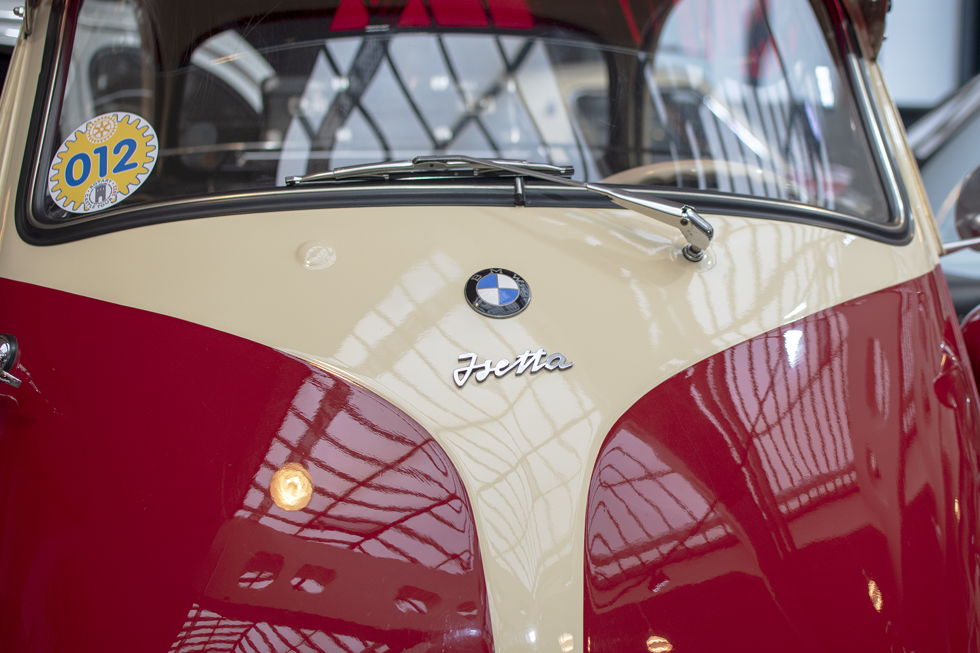 BMW Isetta logo - Conservatoire National de Véhicules Historiques, Diekirch, exposition Départ en Vacances, 2022-2023 BMW Isetta logo - Conservatoire National de Véhicules Historiques, Diekirch, exposition Départ en Vacances, 2022-2023