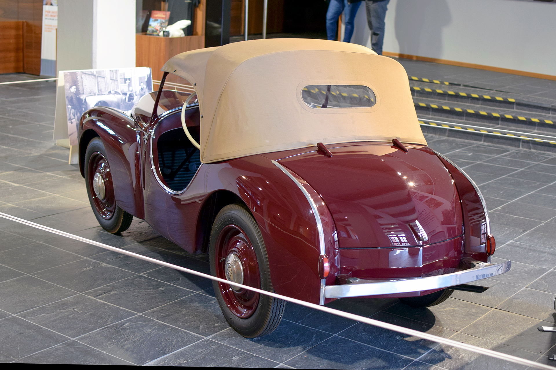 Chausson CHS prototype 1942 arrière - Cité de l'automobile, Collection Schlumpf, Mulhouse Chausson CHS prototype 1942 arrière - Cité de l'automobile, Collection Schlumpf, Mulhouse