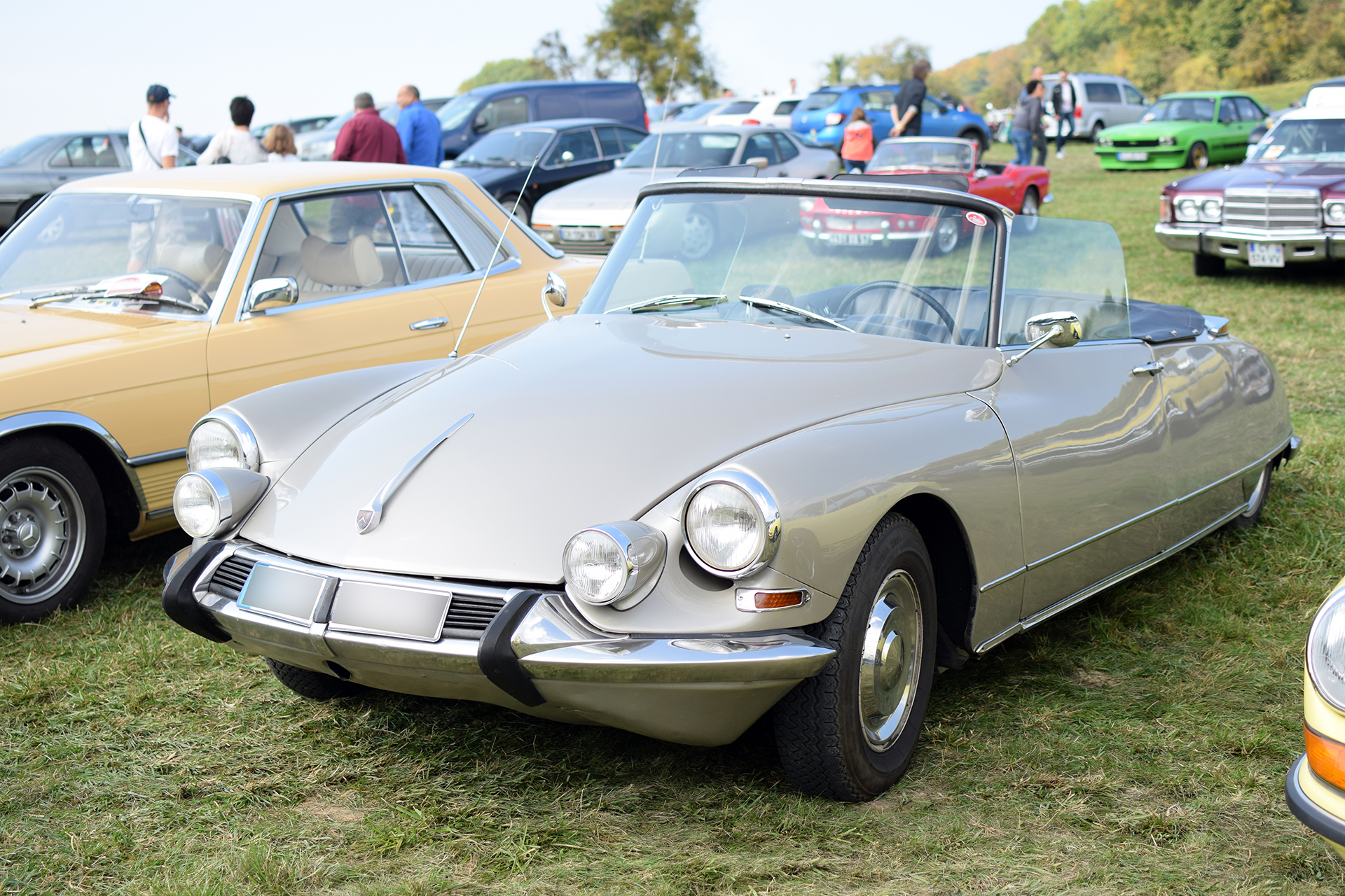 Citroën DS Cabriolet - Automania ,2017, Manderen, Château de Malbrouck Citroën DS Cabriolet - Automania ,2017, Manderen, Château de Malbrouck