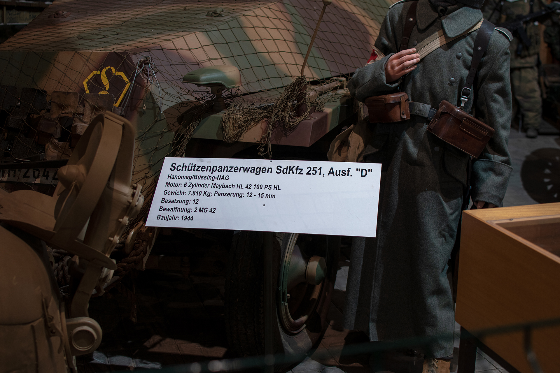 Hanomag Schützenpanzerwagen Sd.Kfz. 251 1944 details - Musée National d'Histoire Militaire, Diekirch