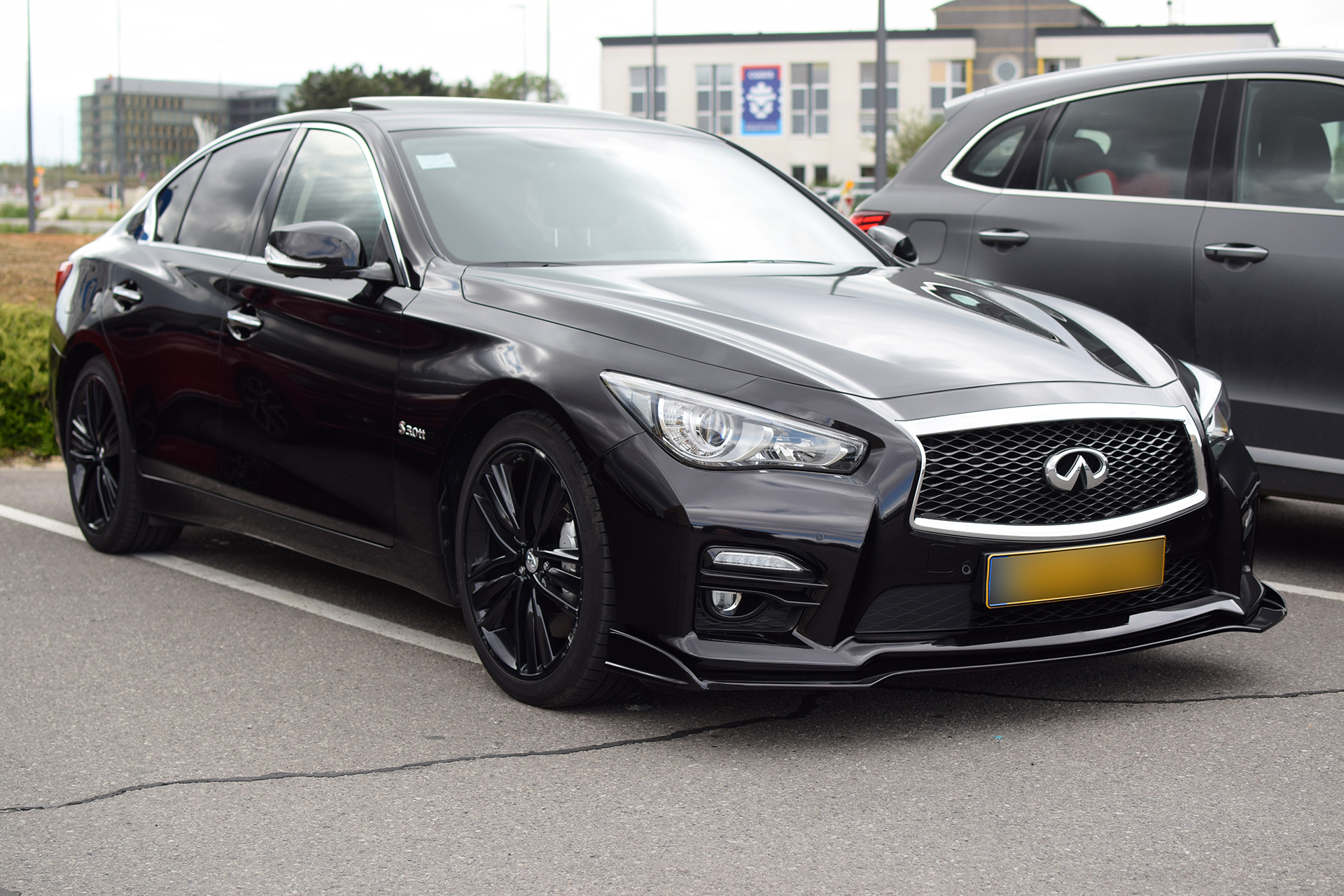 Infiniti Q50 Red Sport - Cars & Coffee Deluxe Luxembourg Mai 2019