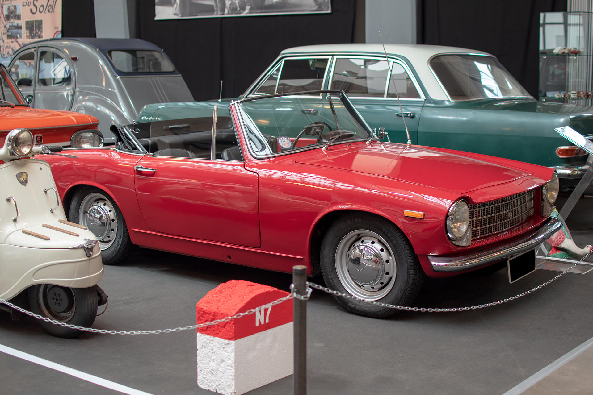 Innocenti 950 S S32/i Spider 1962 - Conservatoire National de Véhicules Historiques, Diekirch, exposition Départ en Vacances, 2022-2023
