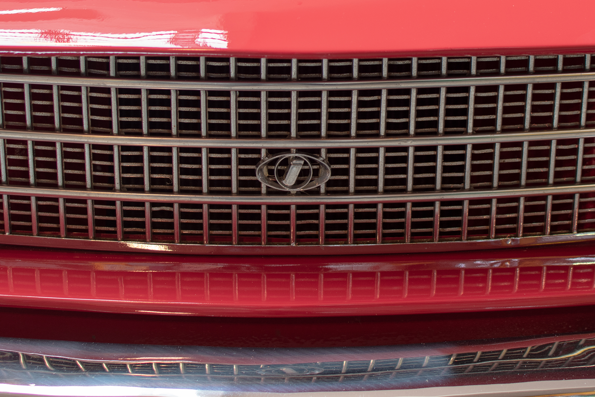 Innocenti 950 S S32/i Spider 1962 logo - Conservatoire National de Véhicules Historiques, Diekirch, exposition Départ en Vacances, 2022-2023 Innocenti 950 S S32/i Spider 1962 logo - Conservatoire National de Véhicules Historiques, Diekirch, exposition Départ en Vacances, 2022-2023