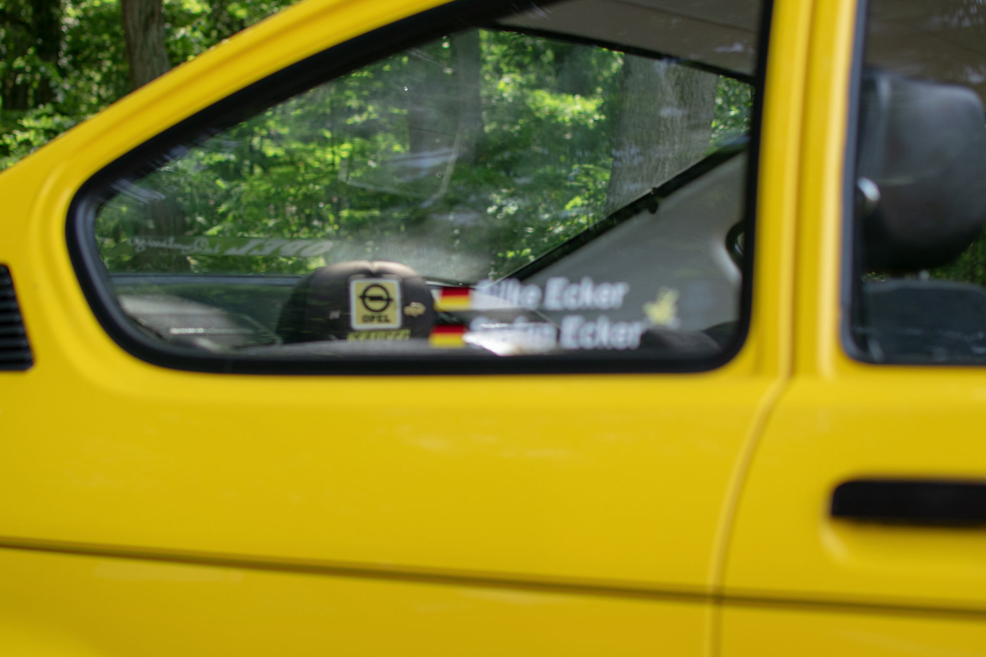 Opel Kadett C Rallye 20E 1979 de compétition (Ecker-Ecker) pilotes - Automania 2022 , Lac de Creutzwald