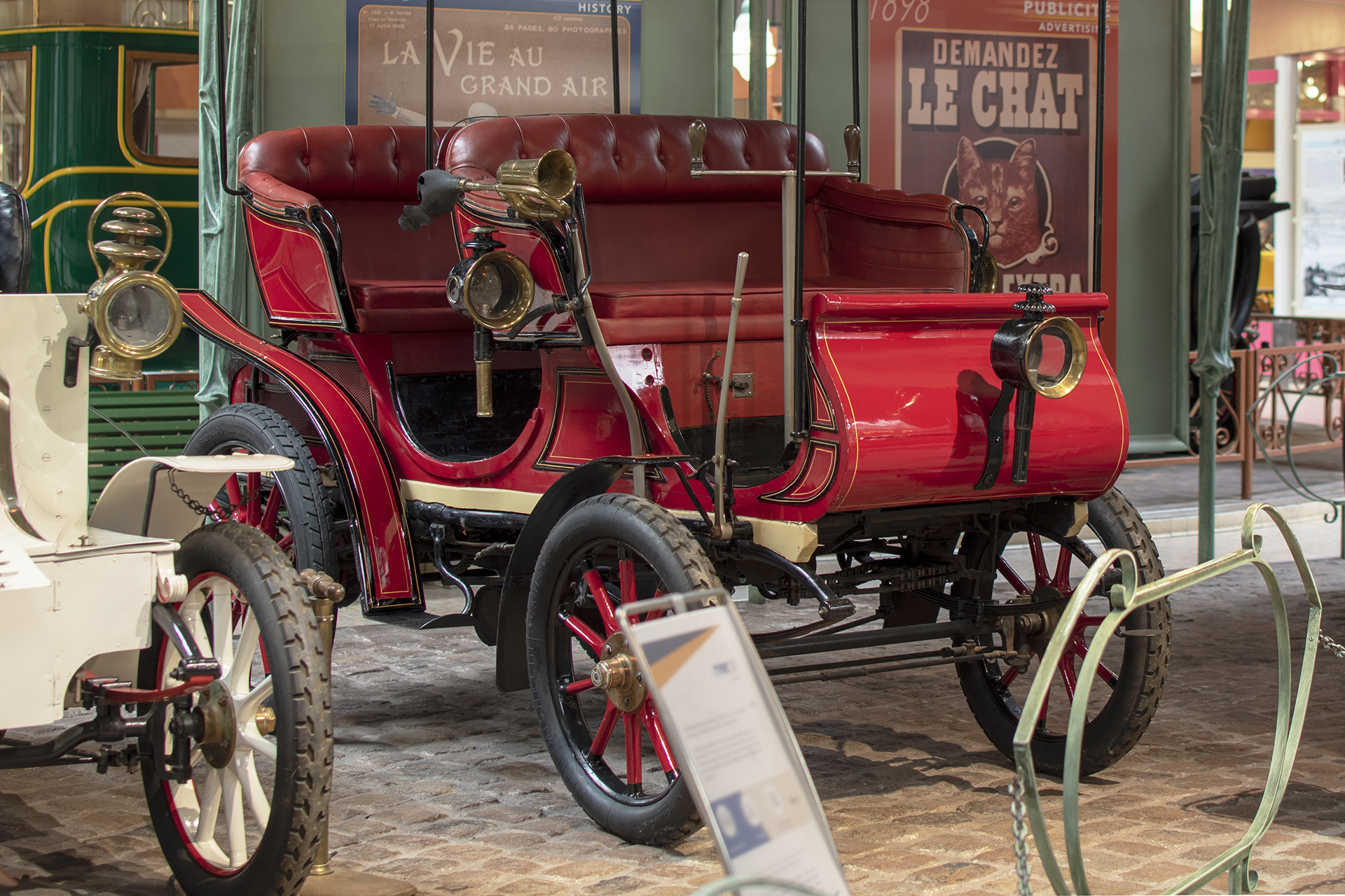 Peugeot type 33 phaêtonnet avec dais 1900 - Musée ,L'aventure Peugeot ,Sochaux 