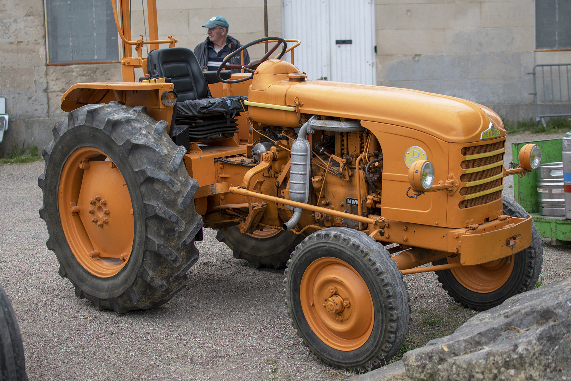 Renault D22 - Expostion de tracteurs et matériel agricoles ancien ,  Vigneulles-les-Hattonchatel,2026