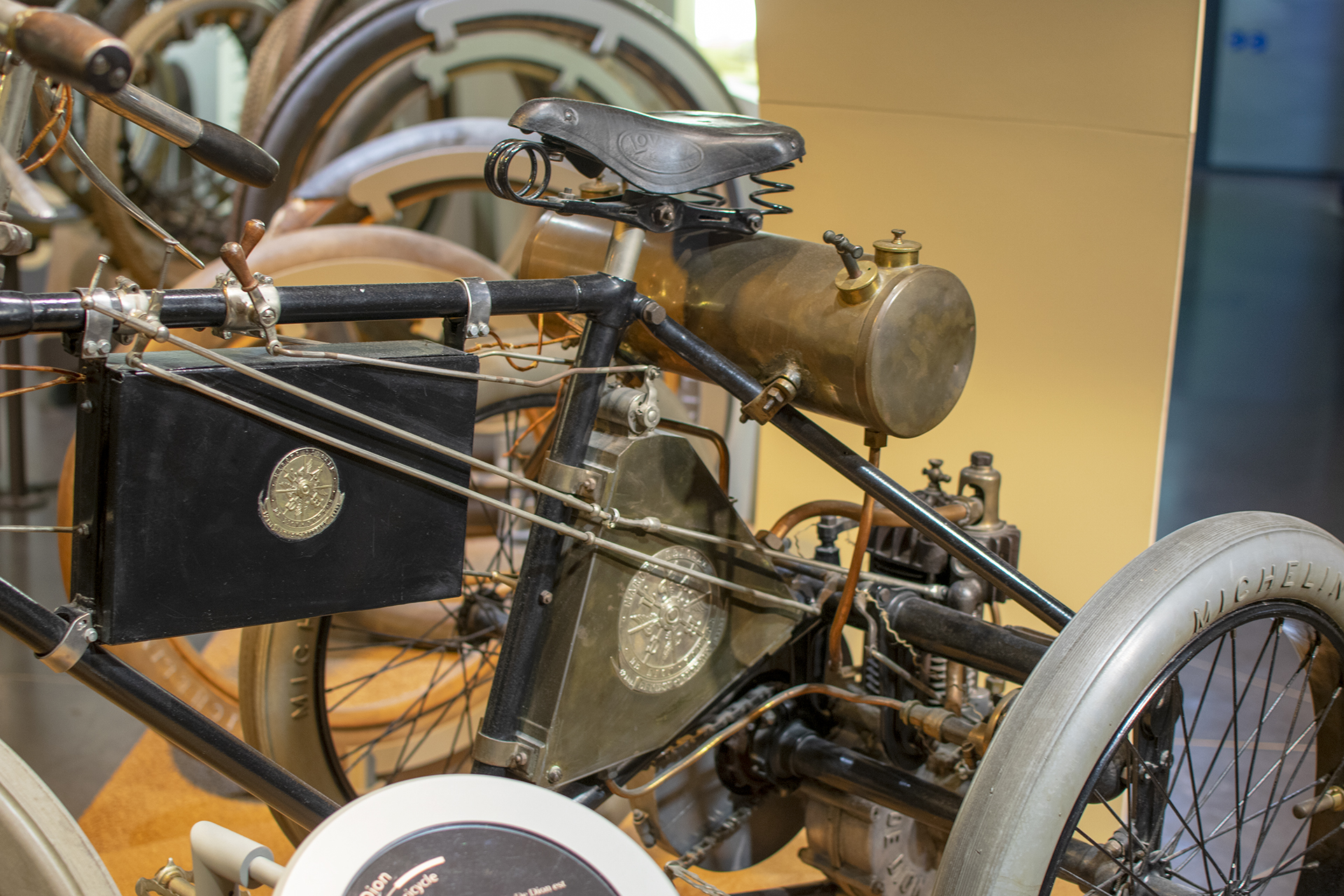 De Dion Bouton Tricycle selle - L'Aventure Michelin Clermont-Ferrand