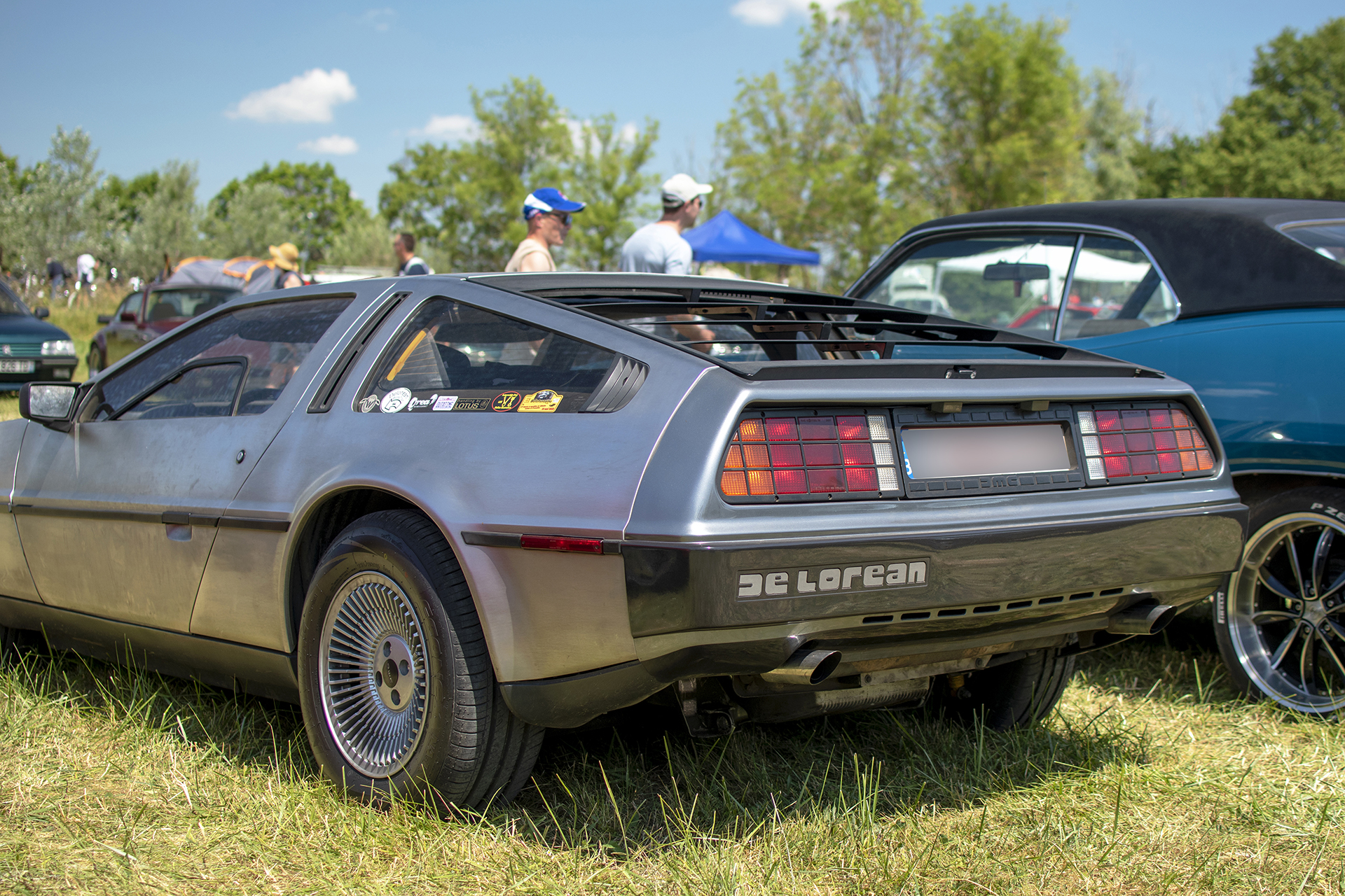DeLorean Motor Company DeLorean DMC-12 arrière - Rétro Meus'Auto ,2023, Heudicourt, Lac de la Madine