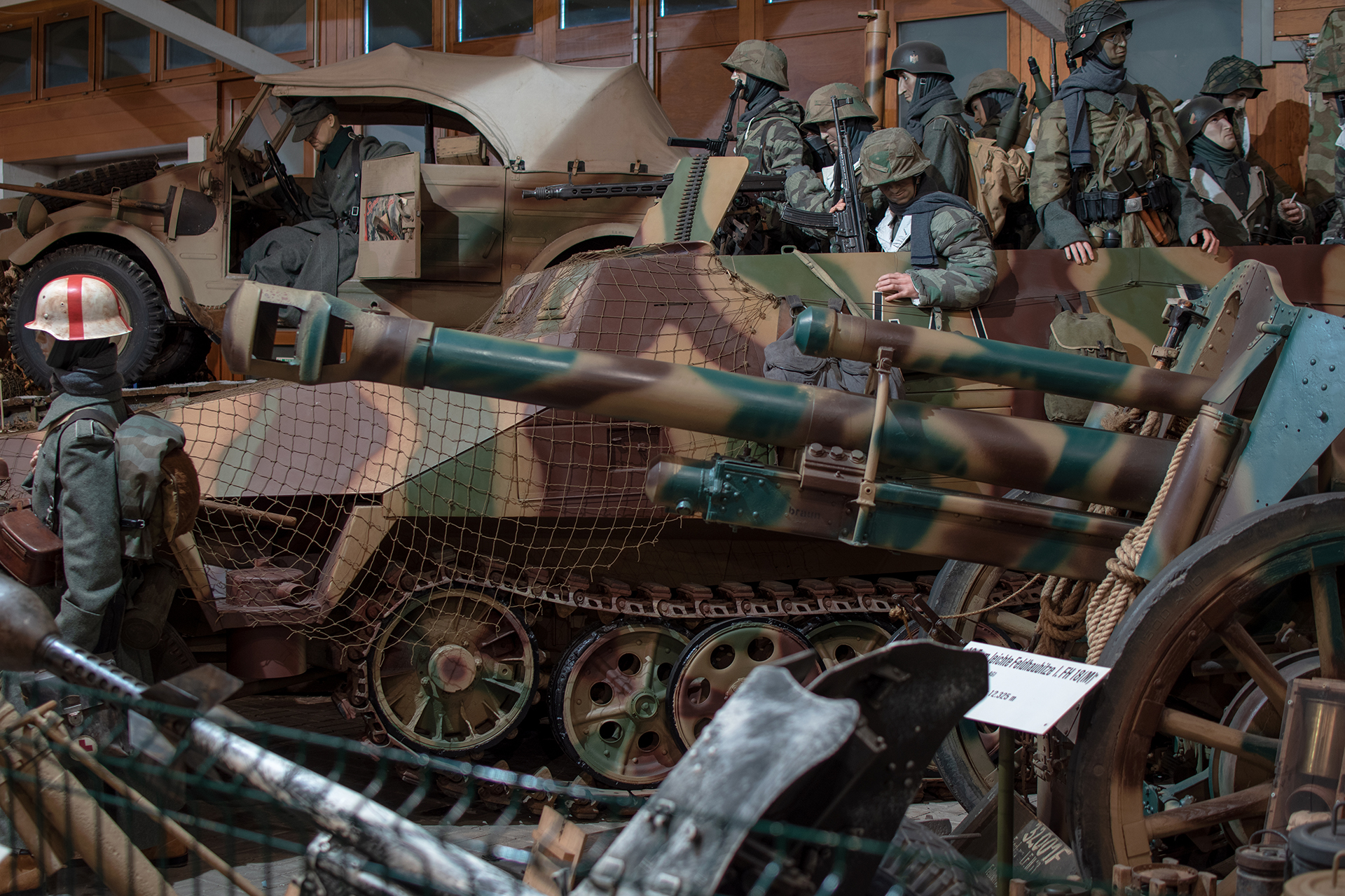 Hanomag Schützenpanzerwagen Sd.Kfz. 251 1944 côté -  Musée National d'Histoire Militaire, Diekirch