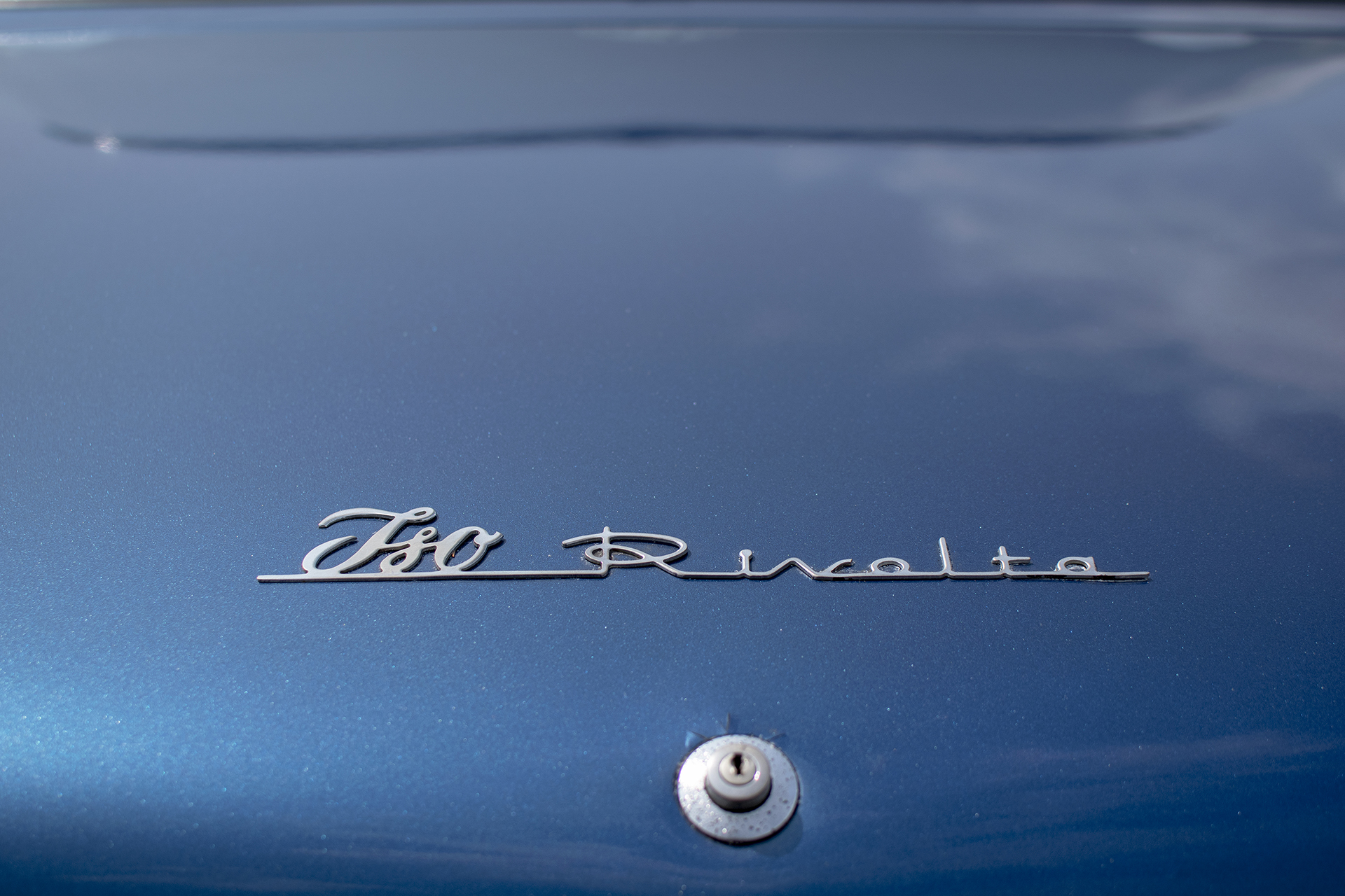 Iso Rivolta IR 300 logo - Autos Mythiques 57, Thionville, 2025